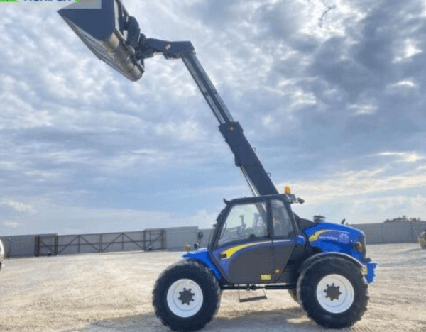 CHARIOT TÉLESCOPIQUE New Holland LM 415 A