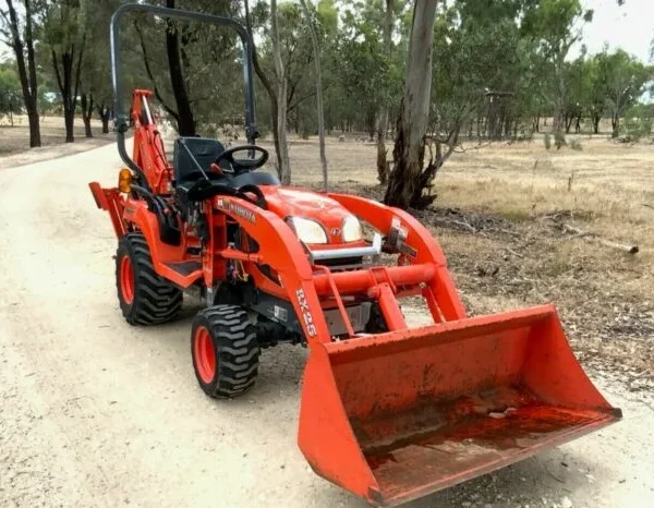 Tractopelle Kubota BX25